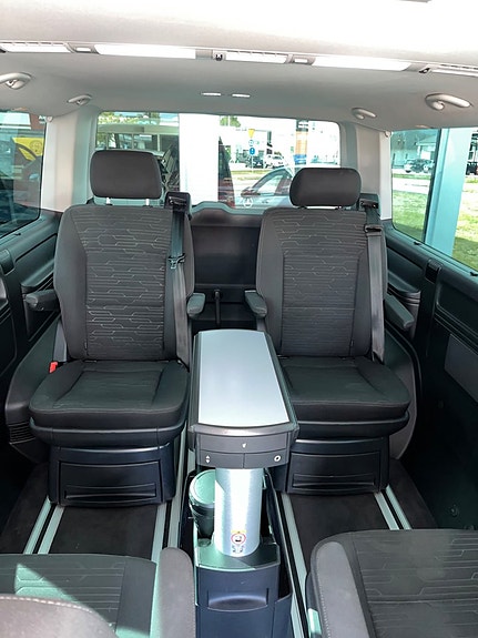 Volkswagen Multivan 21 of 21