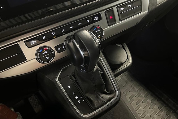 Volkswagen Multivan 10 of 21