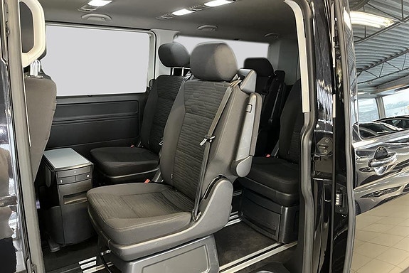 Volkswagen Multivan 7 of 21