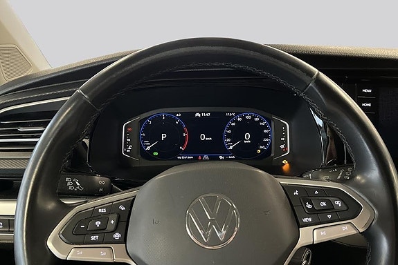 Volkswagen Multivan 8 of 21