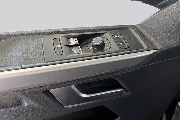 Volkswagen Multivan 12 of 21