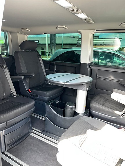 Volkswagen Multivan 14 of 21