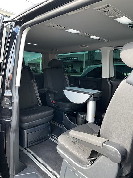 Volkswagen Multivan 13 of 21