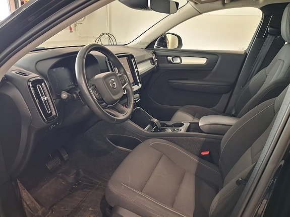 Volvo XC40 4 of 5