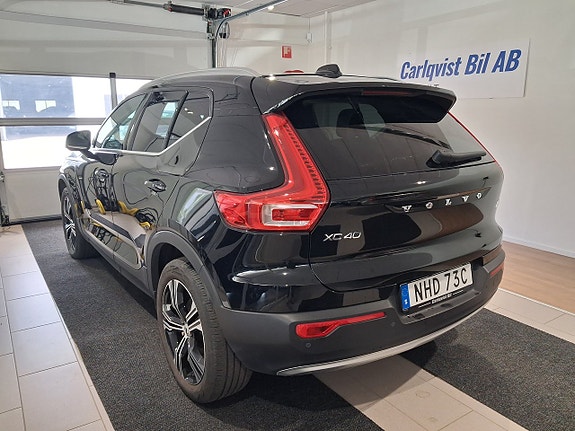 Volvo XC40 2 of 5