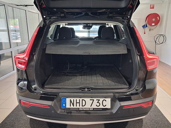 Volvo XC40 3 of 5