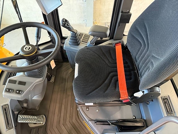 Volvo L30HS 6 of 6