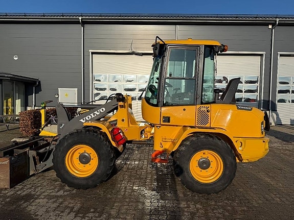 Volvo L 35 G S 2 of 5