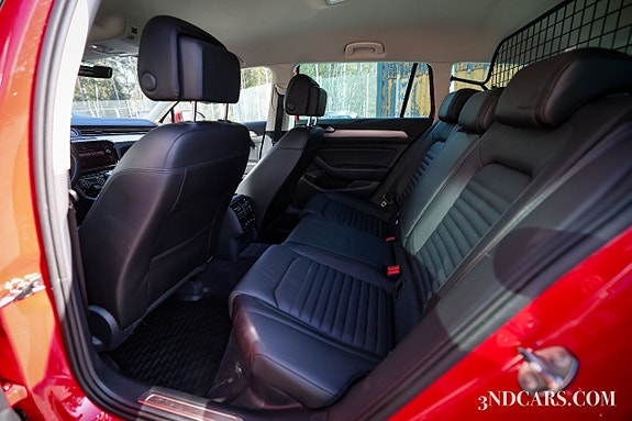 Volkswagen Passat 14 of 19