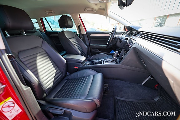 Volkswagen Passat 17 of 19