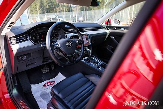 Volkswagen Passat 12 of 19
