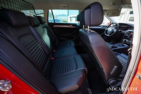 Volkswagen Passat 16 of 19