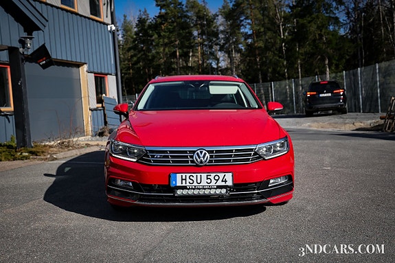 Volkswagen Passat 2 of 5