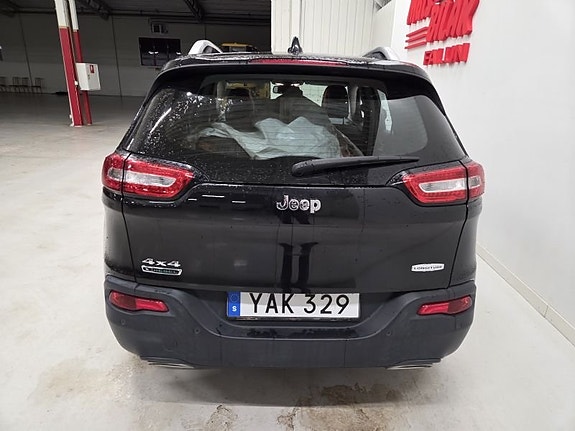 Jeep Cherokee 7 of 10