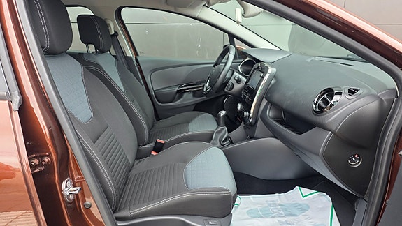 Renault Clio 14 of 16