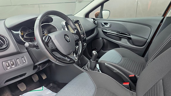 Renault Clio 9 of 16