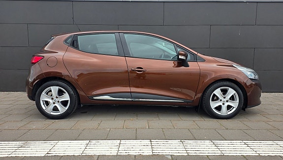 Renault Clio 11 of 16
