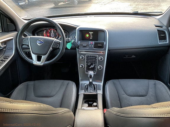 Volvo XC60 12 of 30