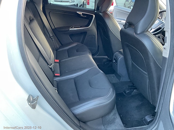 Volvo XC60 17 of 30