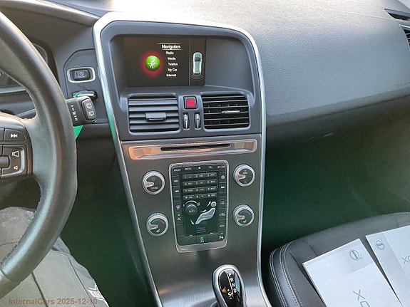 Volvo XC60 11 of 30