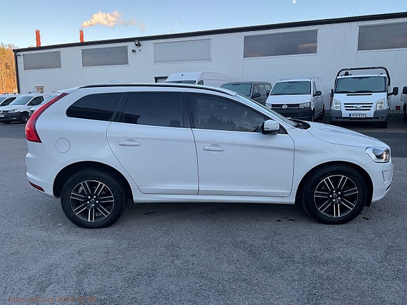 Volvo XC60 4 of 5