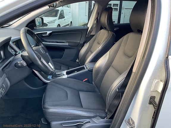 Volvo XC60 14 of 30