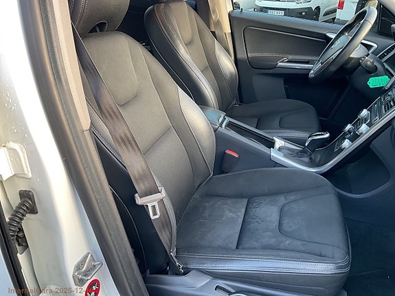 Volvo XC60 15 of 30