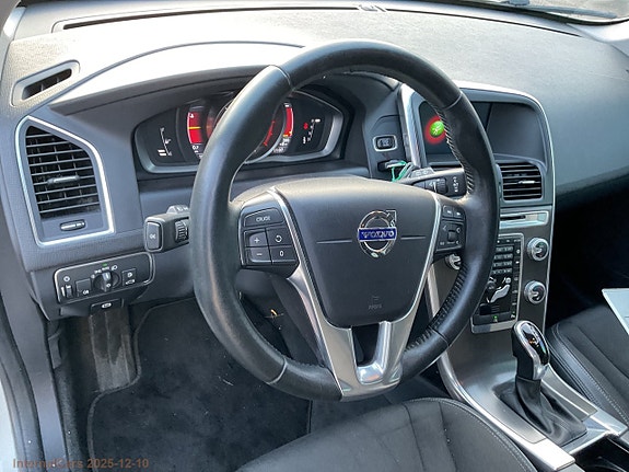 Volvo XC60 13 of 30