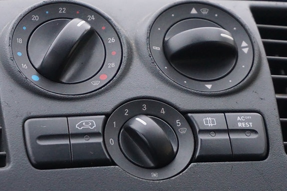 Mercedes-Benz Vito 109 8 of 14
