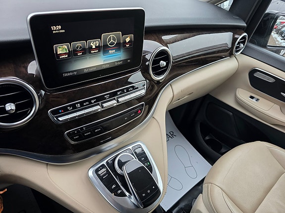 Mercedes-Benz V250 15 of 16