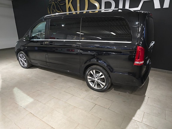 Mercedes-Benz V250 3 of 5