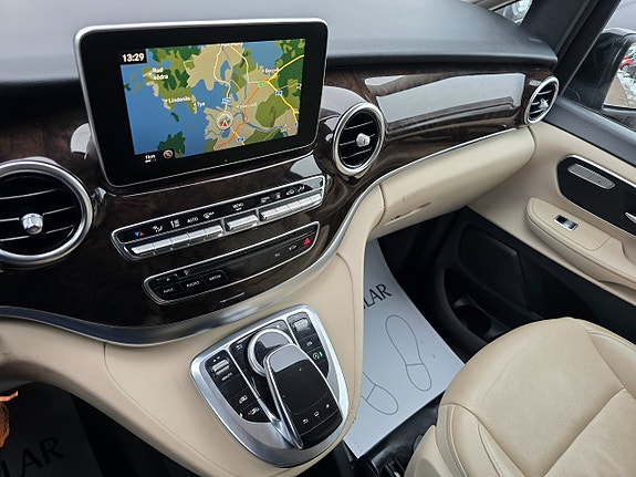 Mercedes-Benz V250 13 of 16