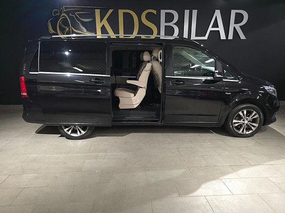 Mercedes-Benz V250 7 of 16