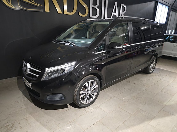 Mercedes-Benz V250 2 of 5