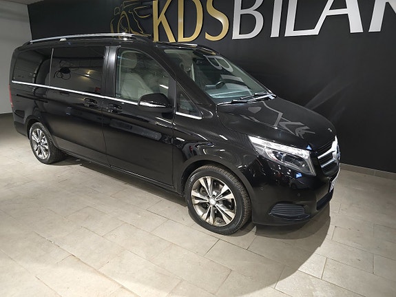 Mercedes-Benz V250 5 of 5
