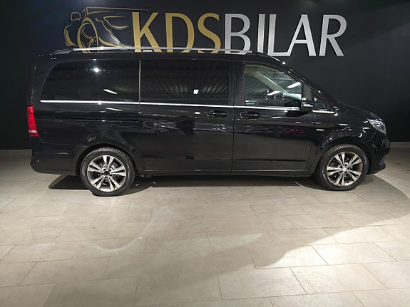 Mercedes-Benz V250 4 of 5