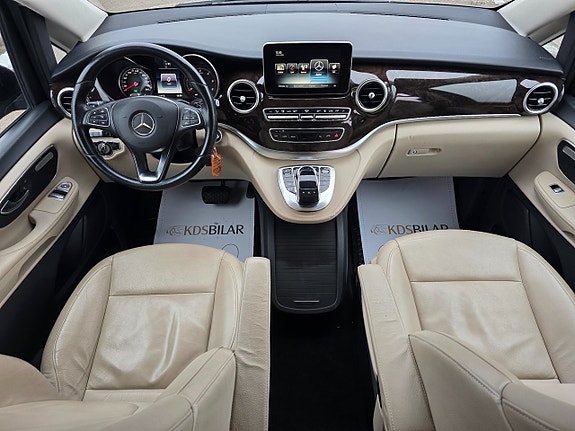 Mercedes-Benz V250 10 of 16