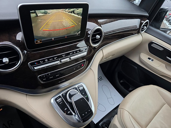Mercedes-Benz V250 14 of 16