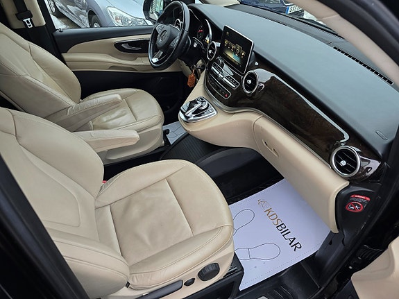 Mercedes-Benz V250 9 of 16