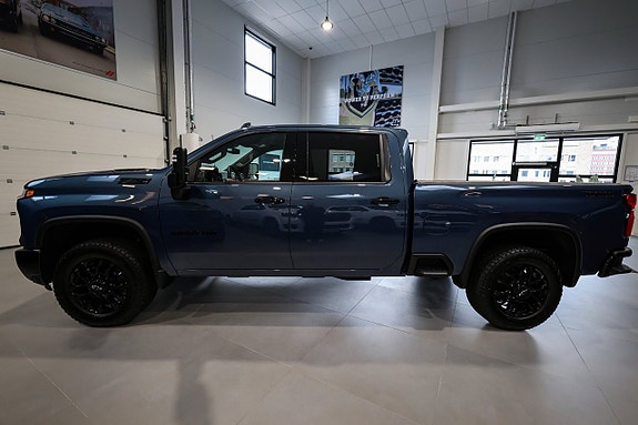 Chevrolet Silverado 2500 3 of 5