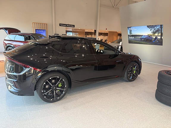 Kia EV6 3 of 5