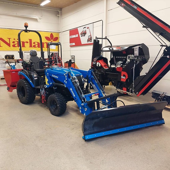 Solis traktor utrustad för vintern!