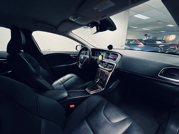 Volvo V40 Cross Country 10 of 26