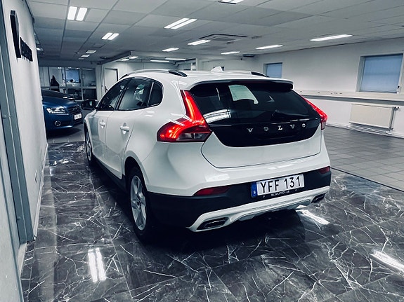 Volvo V40 Cross Country 6 of 26