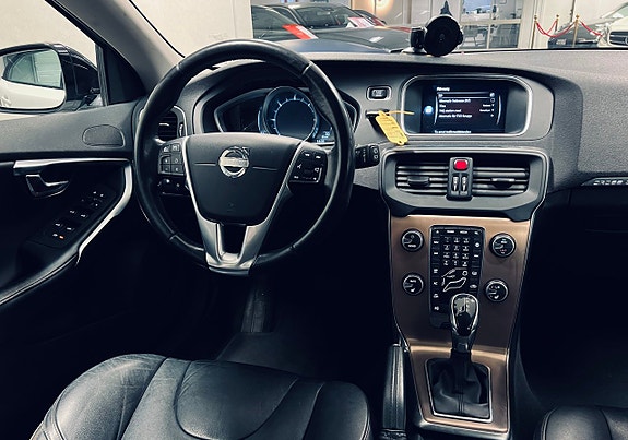 Volvo V40 Cross Country 12 of 26