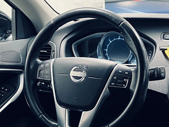 Volvo V40 Cross Country 13 of 26