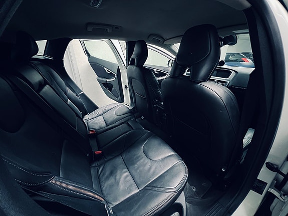 Volvo V40 Cross Country 15 of 26