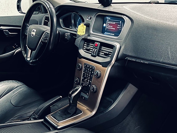 Volvo V40 Cross Country 14 of 26