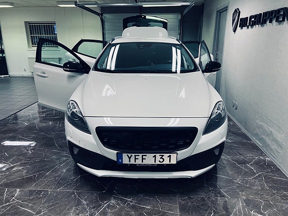 Volvo V40 Cross Country 8 of 26
