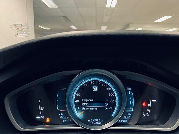 Volvo V40 Cross Country 17 of 26